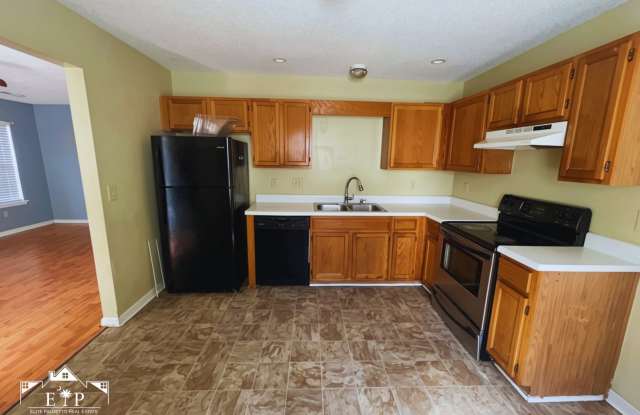 Charming 3BR/2BA Single-Family Home in North Charleston | 1,300 sq ft | Cozy Fireplace & Ceiling Fans Gallery 1