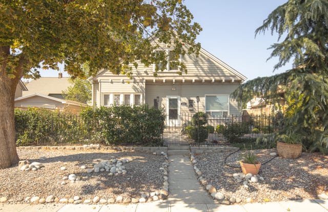 108 North Cleveland Avenue - 1 - 108 North Cleveland Avenue, Wenatchee, WA 98801