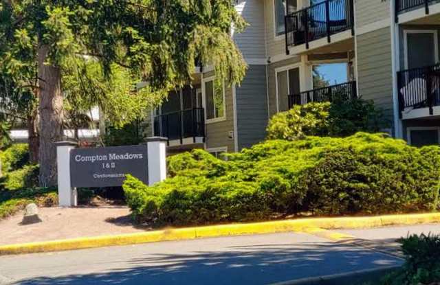 Top Floor 2 Bedroom Condo- with Vaulted Ceilings and Parking- October Rent Free - 14322 126th Avenue Northeast, Kirkland, WA 98034