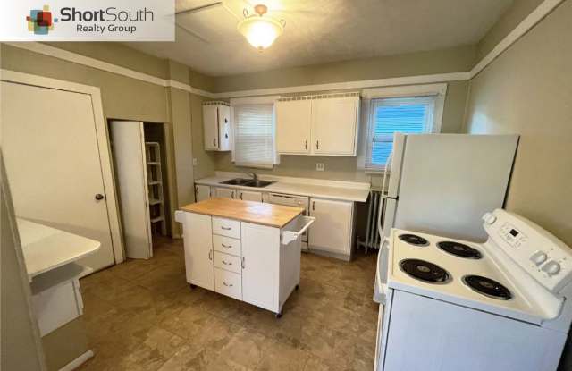 3 bed 1.5 bath Single Family Home Gallery 4