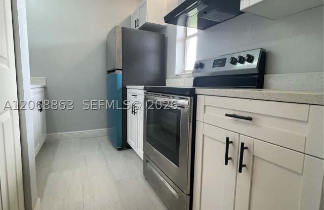 10169 Twin Lakes Dr Gallery 2