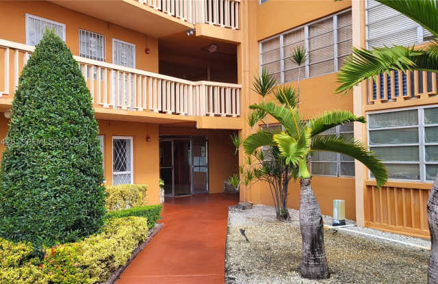 1591 NE Miami Gardens Dr Gallery 1
