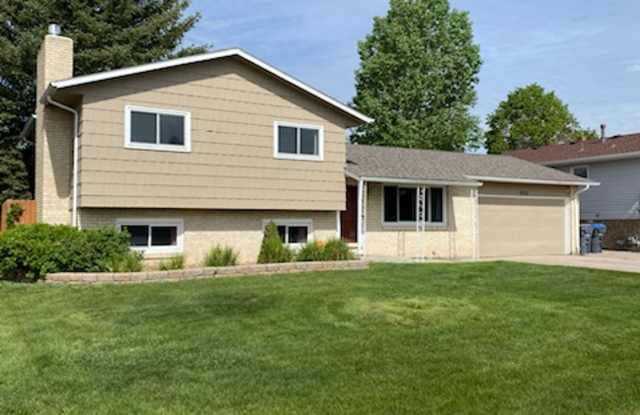 Beautiful 4 Bedroom Quad Level Located in Buffalo Ridge!!!! - 5038 Hickory Place, Cheyenne, WY 82009