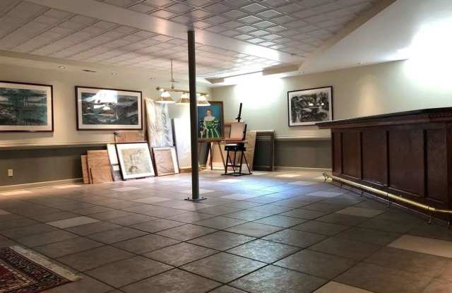 Room in 4 Bedroom Home at Kingsway Dr Gallery 4