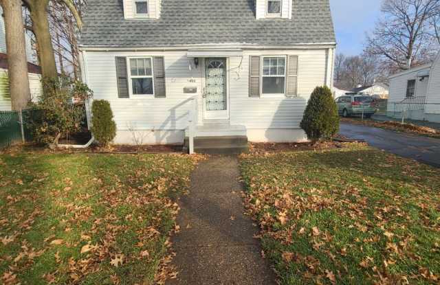 2 Bedroom Single-Family Home - 880 Flatbush Avenue, West Hartford, CT 06110