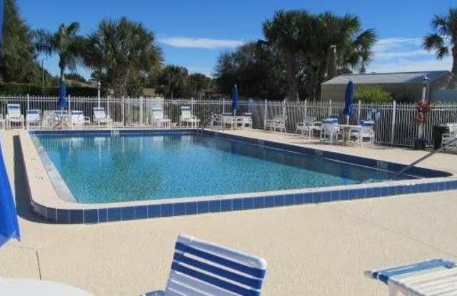 Conveniently Located 2/2 Condo w/ Pool access - 605 Ixoria Avenue, Fort Pierce, FL 34982