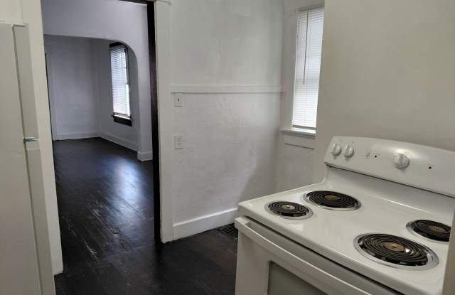 121-123 Huron Avenue - 123 Gallery 4