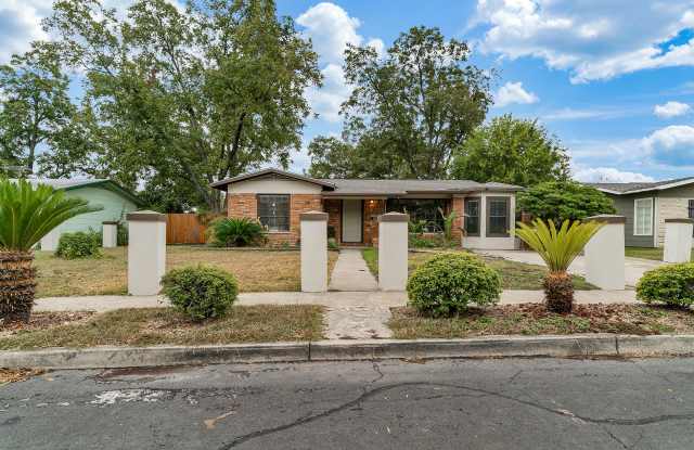 414 Storeywood Drive Gallery 4