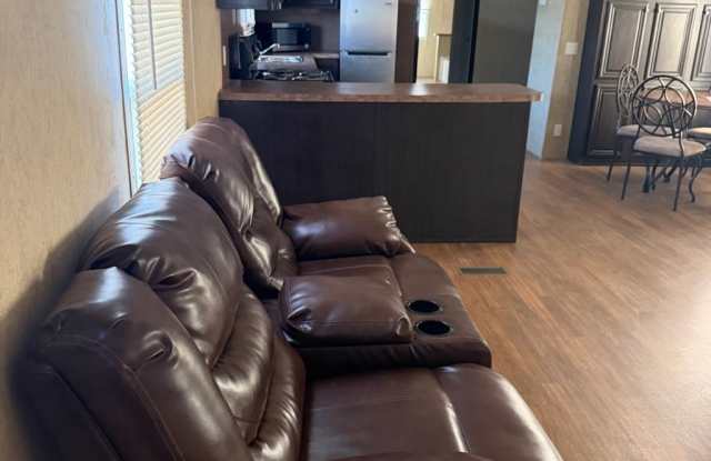 815 W 40th St photos photos