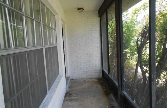 404 Joel Boulevard Gallery 4