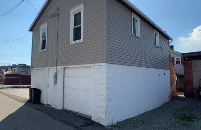 Cozy 1-Bedroom House With Garage!! photos photos