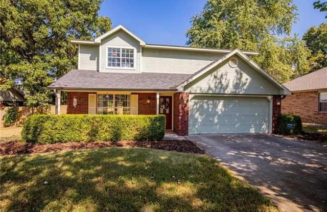 BEAUTIFUL HOME IN GREAT LOCATION! EASY ACCESS TO I-49! photos photos