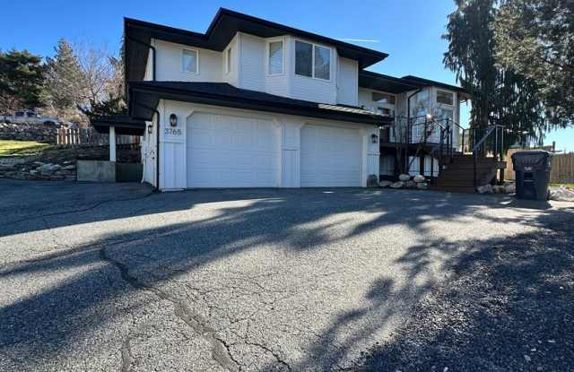 Spacious Multi‑Generational Home with Stunning Views – 5 Bed, 3 Bath - 3765 Knowles Road, Sunnyslope, WA 98801