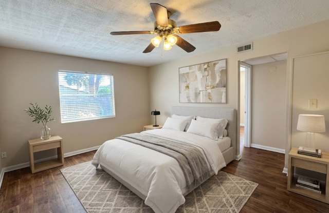 2Bed/1Bath Condo Just Blocks from Jacksonville Beach! Pet Friendly, Lawncare Included, Washer/Dryer Included! photos photos