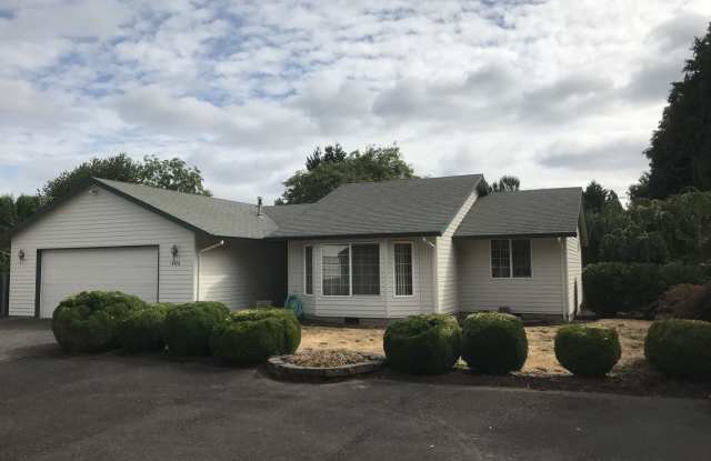 Ranch-Style, Milwaukie Home, Large Fenced Yard, Boat or Toy Storage, Gardeners Welcome - 4403 Southeast Logus Road, Milwaukie, OR 97222
