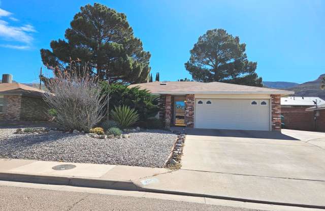 Beautful Brick Home with 3 BD/2 BA  Refrigerated Air photos photos