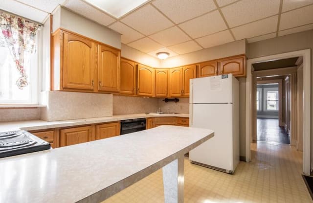 450 Yates Street - 2 Gallery 3