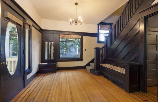528 18th Avenue East Gallery 4