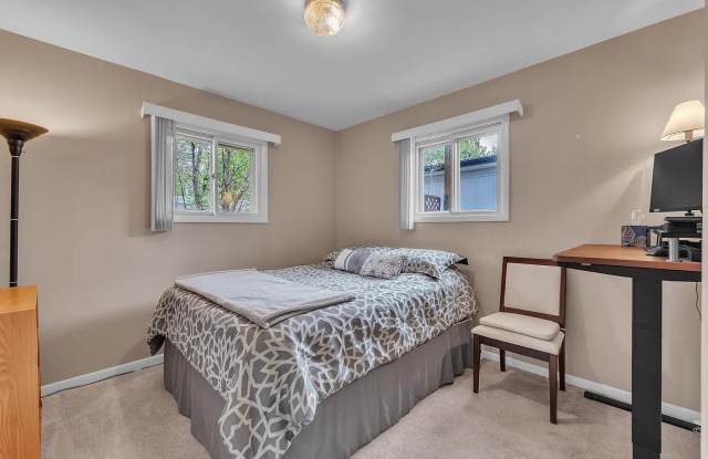 1114 North Maple Road photos photos