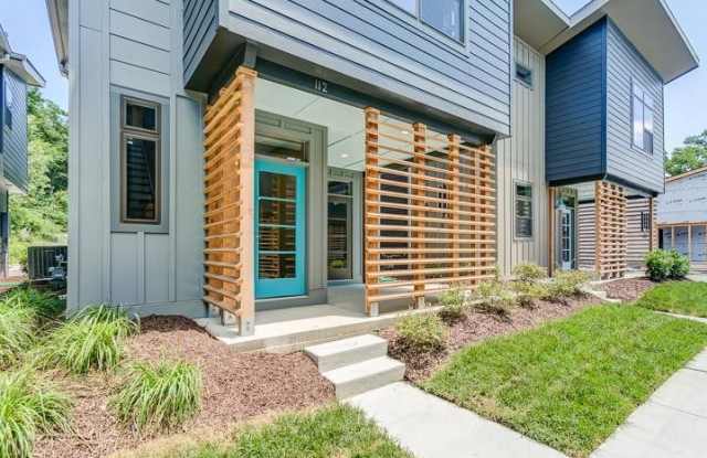 East Nashville almost new! photos photos