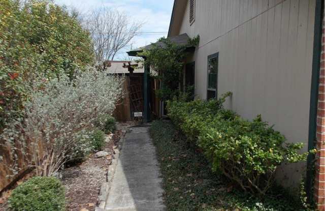 1414 Leander Gallery 3