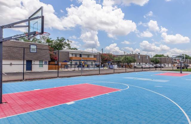 The Lynx Apartments and Townhomes Gallery 3