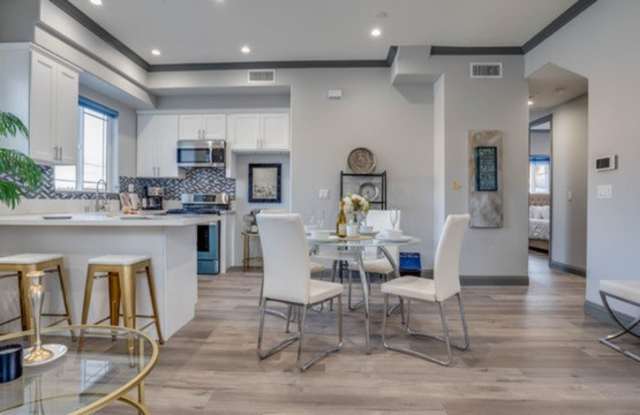 415 N Harvard Blvd - 415 North Harvard Boulevard, Los Angeles, CA 90004