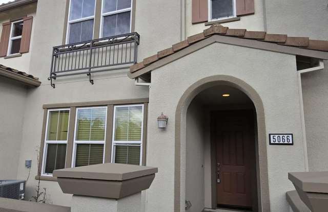 5066 Fioli Loop photos photos