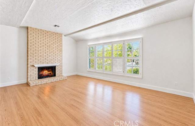 471 South Clark Drive Gallery 3