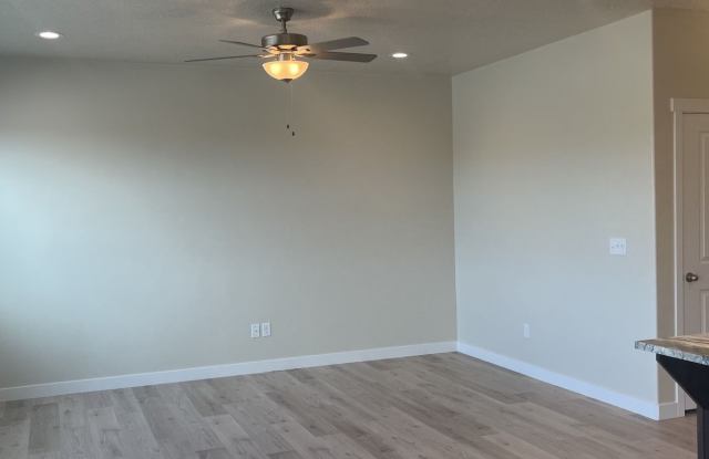 Brand New Townhome on Hilltop Haven Gallery 3