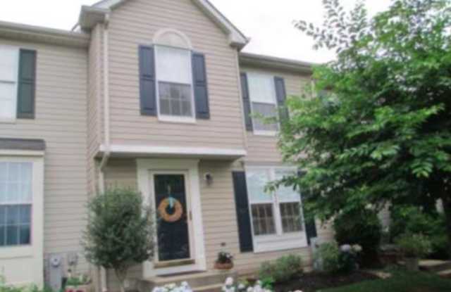925 Lynham Court Gallery 2
