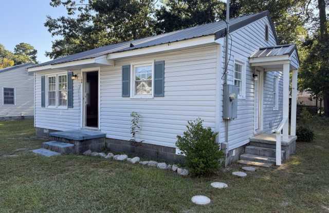 Single Family Ranch 2 Bed - 106 Willis Street, Elizabethtown, NC 28337 Single Family Ranch 2 Bed - 106 Willis Street, Elizabethtown, NC 28337