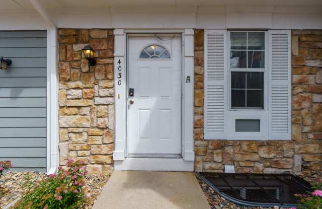 Move in ready townhome on Baytown! Gallery 4