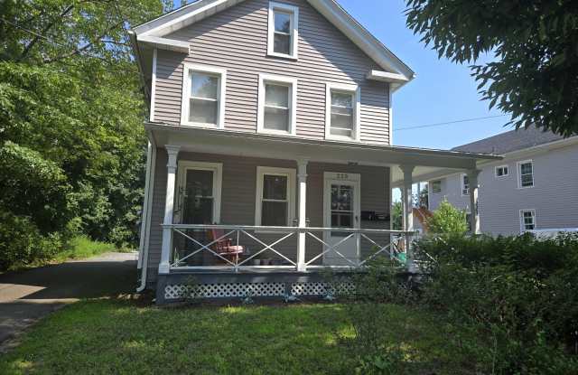 223 Washington Street - 223 Washington Street, Wallingford Center, CT 06492