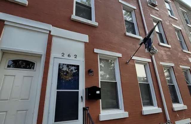262 Minor St. Gallery 1