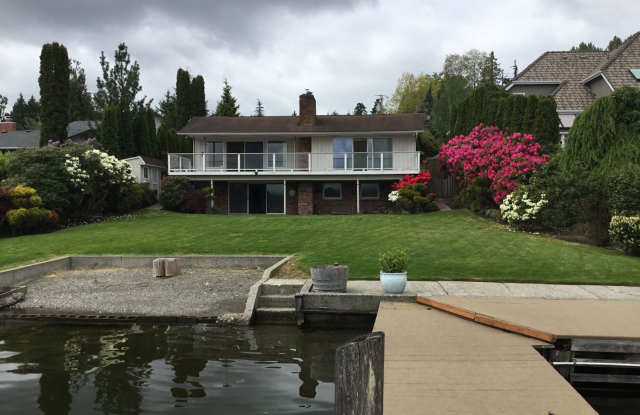 Lake Stevens waterfront 4 Bedroom 2 Bath Home with a view on the water! - 309 North Davies Road, Lake Stevens, WA 98258