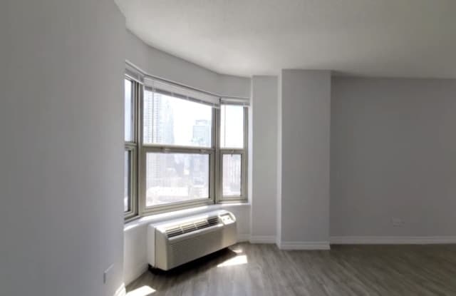 6 E. Chestnut Gallery 1