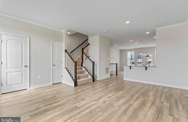 5903 GARDEN WALK Drive Gallery 4