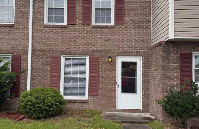 Nice 2 bedroom,  1.5 bath townhouse Gallery 1