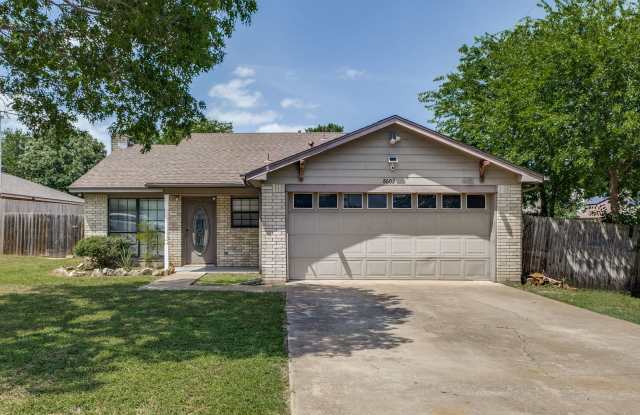 3 Bedroom 2 Bath Home with Massive Fenced Yard and Solar Panels photos photos