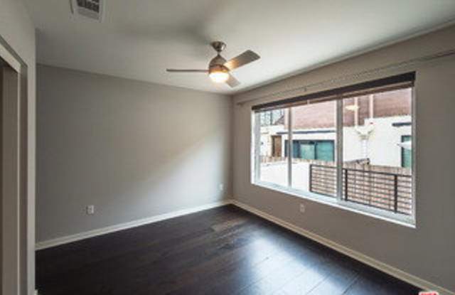 2926 Rowena Avenue Gallery 4
