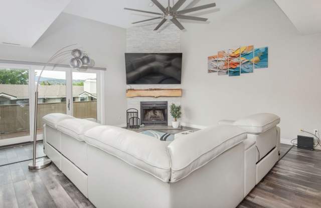 Updated Boulder Condo | Mountain Views, Private Sauna & 2-Car Garage Gallery 4
