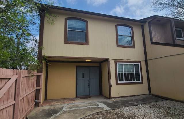 Spacious 3 BR+study/2.5 bath end-unit townhome w/balcony & patio! photos photos Spacious 3 BR+study/2.5 bath end-unit townhome w/balcony & patio! photos photos