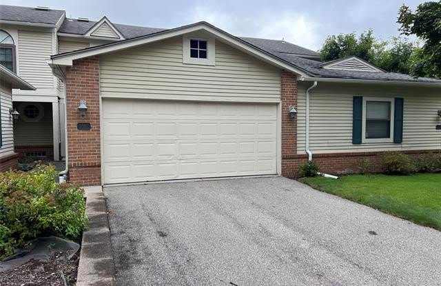 5658 DRAKE HOLLOW Drive E - 5658 Drake Hollow Drive East, West Bloomfield, MI 48322