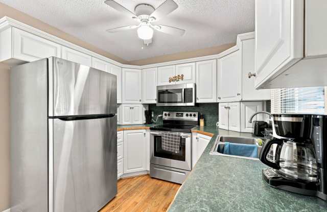 Fully Furnished Duplex "Grateful Blue" Gallery 3