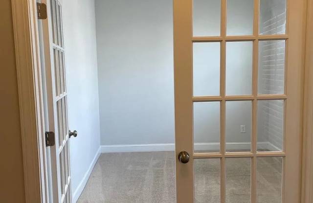 Room for Rent in 4 Bedroom Home at Farm Pond Trl Gallery 3