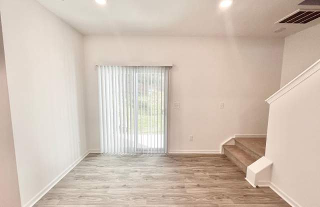 Rare opportunity! 2 br 2.5 ba in charming townhome community. Minutes from I-85 and only 25 min to Charlotte! Gallery 4