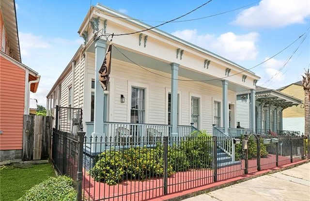 2825 ANNUNCIATION Street - 2825 Annunciation Street, New Orleans, LA 70115