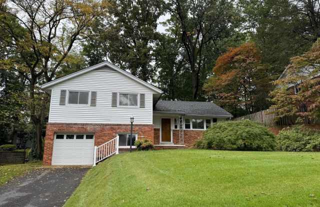 10822 WOODLAND DRIVE - 10822 Woodland Drive, Fairfax, VA 22030