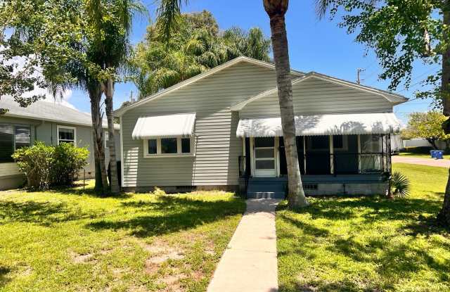 501 36th Ave N St. Petersburg, FL MOVE-IN SPECIAL!! Half Off 1st Months Rent!!! - 501 36th Avenue North, St. Petersburg, FL 33704